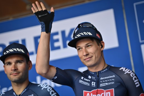 Jasper Philipsen sprint met fietslengte voorsprong naar zege in Baloise Belgium Tour