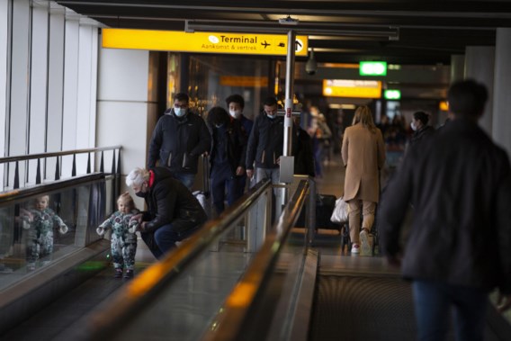 Schiphol begrenst aantal vertrekkende reizigers 