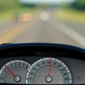 ‘Constante snelheid bespaart meer brandstof dan trager rijden’