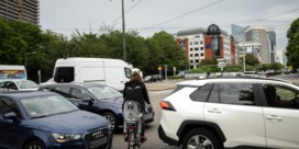 Zwarte verkeerspunten in Brussel: ‘Zelfs als het licht groen is, komen auto’s en trams uit alle richtingen’