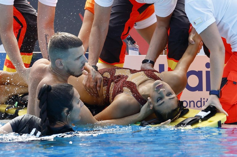 Coach redt Amerikaanse synchroonzwemmer die bewustzijn verliest tijdens wereldkampioenschappen