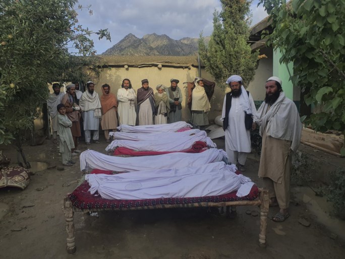 Slechte wegen, telefoonlijnen en schroom voor taliban bemoeilijken reddingswerken in Afghanistan