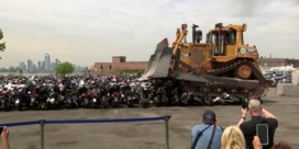 New York zet bulldozer in tegen illegale motorfietsen