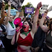 Beslissing over abortus brengt protest op de been aan hooggerechtshof: ‘Ik sta te trillen van woede’
