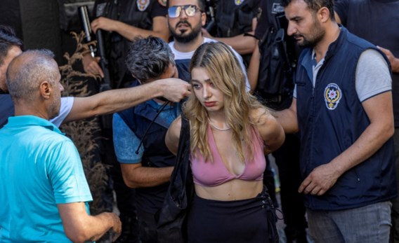 Lgbti-activisten opgepakt bij verboden pridemars in Istanbul