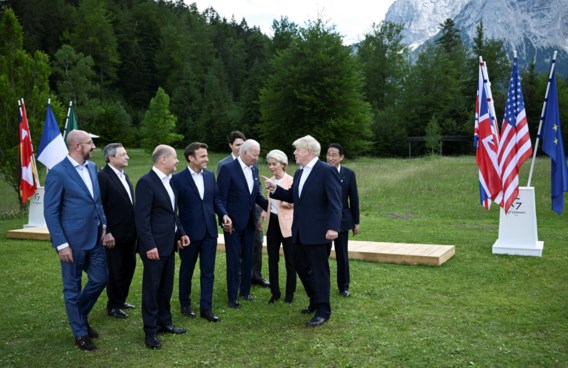Kremlin steekt middelvinger op naar G7 door Kiev te beschieten