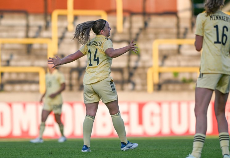 Drie goals en drie assists voor Davinia Vanmechelen in uitzwaaiwedstrijd Red Flames tegen Luxemburg