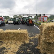 Boerenprotest in Nederland escaleert: boeren breken door blokkade bij woning minister