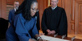 Ketanji Brown Jackson legt de eed af als eerste zwarte vrouw in het Supreme Court