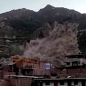 Aardverschuiving slokt dorp in Peru op