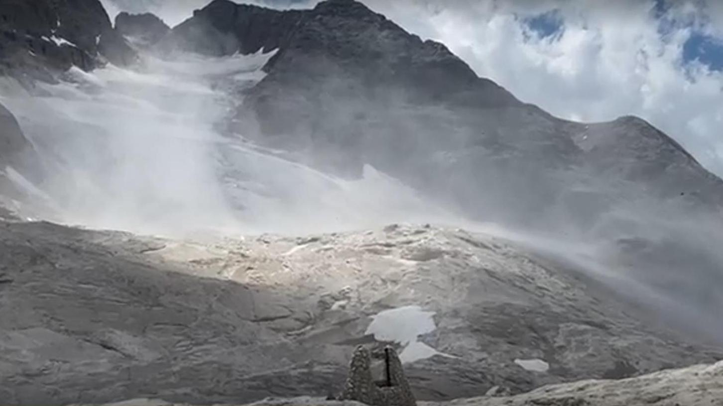 Crolla il ghiacciaio nelle Alpi italiane: almeno sei morti