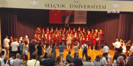 Turkse studenten weigeren queerfobe versie van eed van Hippocrates af te leggen tijdens diploma-uitreiking