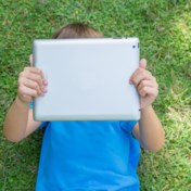 Lees en debatteer mee | beperkt u de schermtijd van uw kind in de zomervakantie?