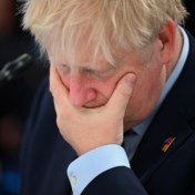 Britse regering loopt leeg: nog twee regeringsleden keren Johnson de rug toe