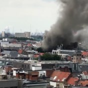 Brand Universiteit Antwerpen raakt moeilijk onder controle: ‘Het ziet er heel slecht uit’