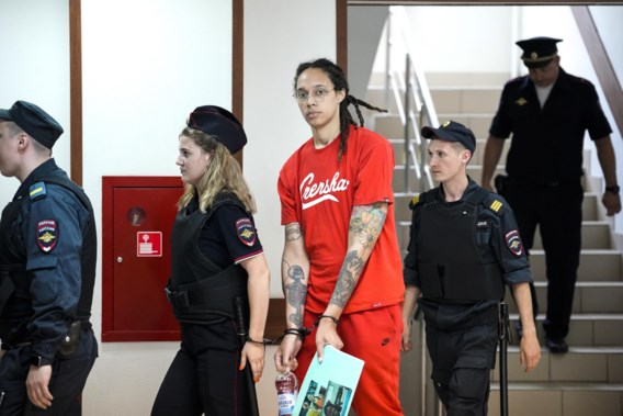 Amerikaanse basketbalster Brittney Griner pleit schuldig aan drugssmokkel in Rusland