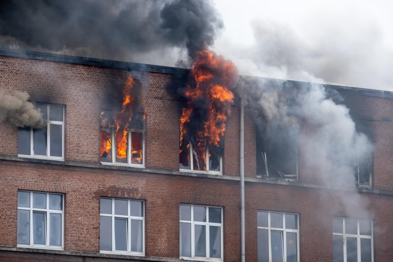 Brand UAntwerpen geblust, schade nog op te meten ‘maar hoe dan ook een catastrofe’