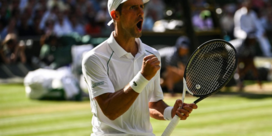 Djokovic zet setverlies tegen thuisspeler Norrie recht en plaatst zich voor finale Wimbledon