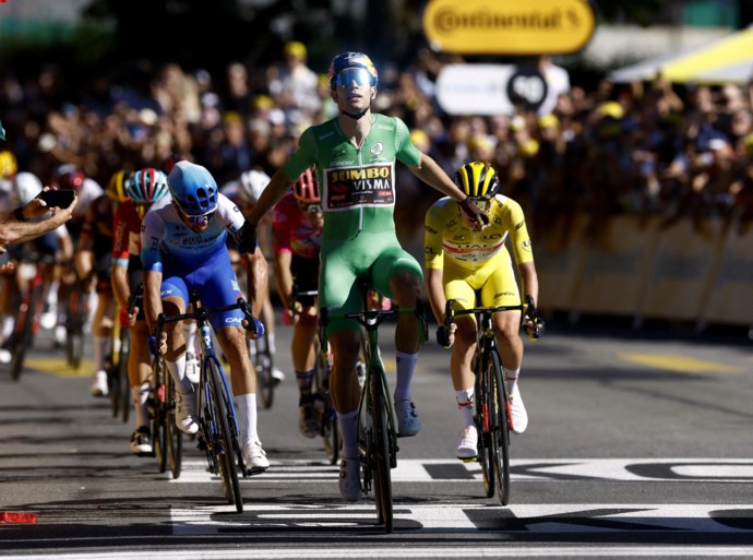 Wout van Aert wint knap achtste etappe Ronde van Frankrijk