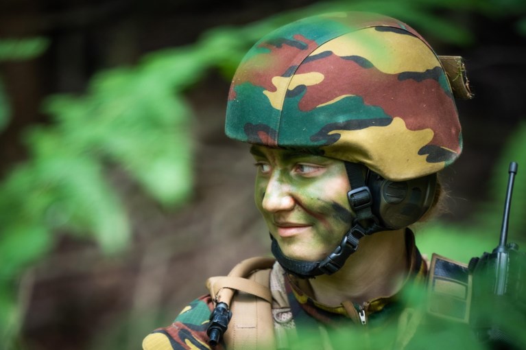 Nieuwe beelden tonen prinses Elisabeth in actie tijdens militair zomerkamp