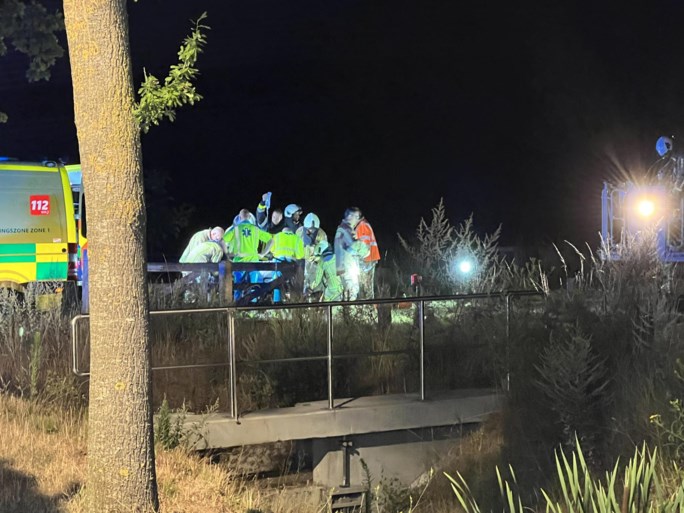 آتش نشانی باید دختر پیشاهنگ را بعد از بازی شبانه از کانال عمیق نجات دهد 