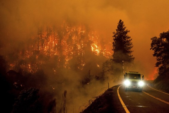 Zeker vier doden bij zware bosbrand in Californië