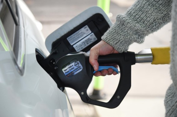 Benzine en diesel weer goedkoper