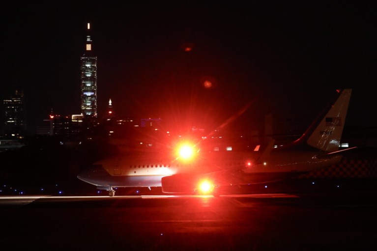 Nancy Pelosi landt in Taiwan, Chinese militaire vliegtuigen in Taiwanees luchtruim