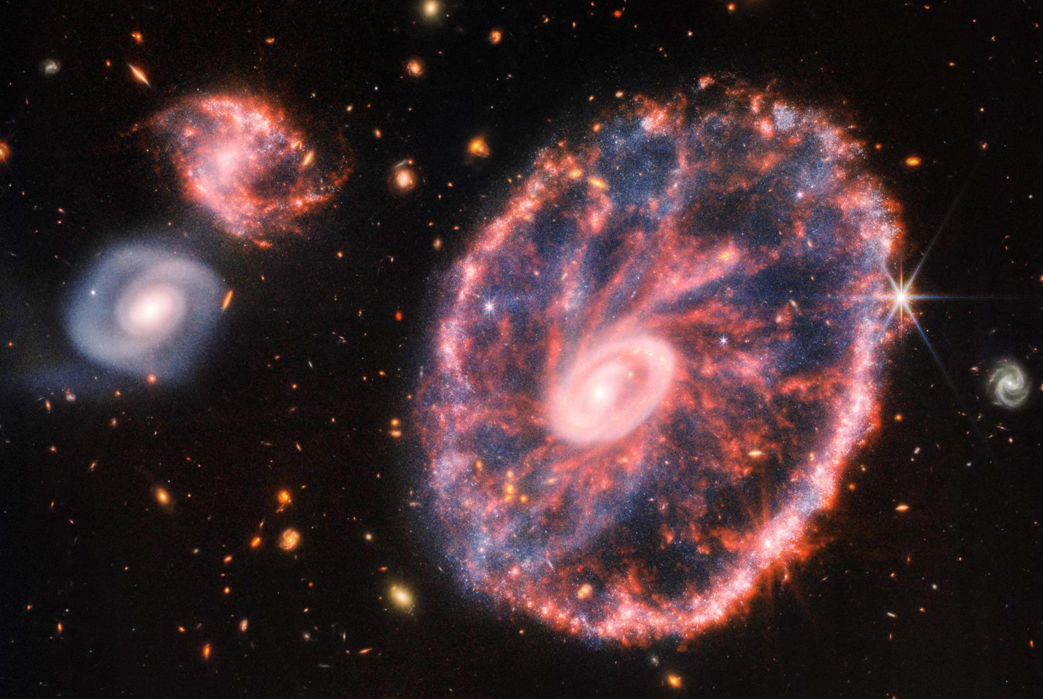 Телескоп Джеймса Уэбба сделал потрясающие новые снимки «кольцевой галактики»