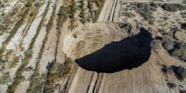 Chileens dorp in de ban van zinkgat van 200 meter diep