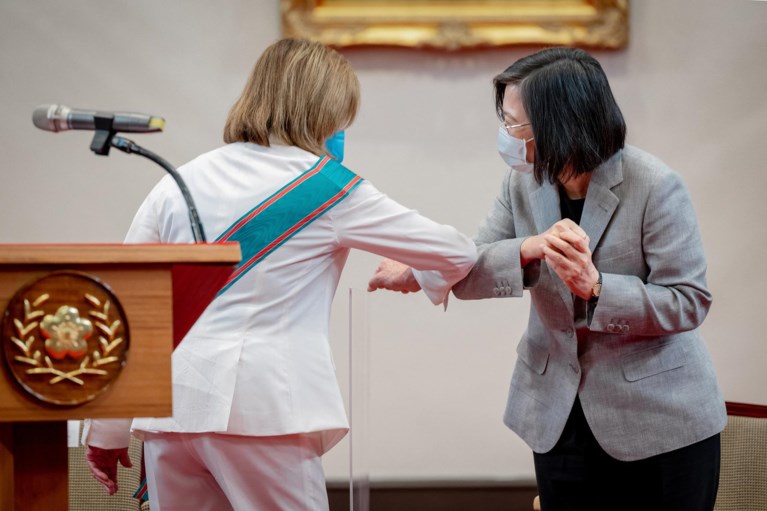 Nancy Pelosi heeft Taiwan verlaten, Chinese minister van Buitenlandse Zaken noemt haar bezoek ‘zeer gevaarlijk en dom’