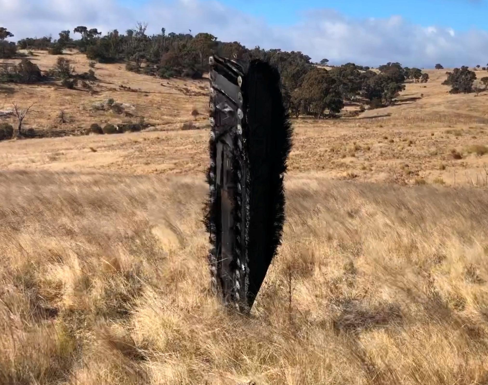 Puing-puing dari roket SpaceX ditemukan di padang rumput Australia