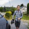 Michiel Brumsen is tevreden over zijn elektrische auto. ‘Ik wil per kilometer zo goedkoop mogelijk rijden.’ 