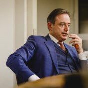 De Wever sluit door aanslagen getroffen bedrijven: ‘Zolang er zichtbare linken zijn, zal de dreiging blijven’