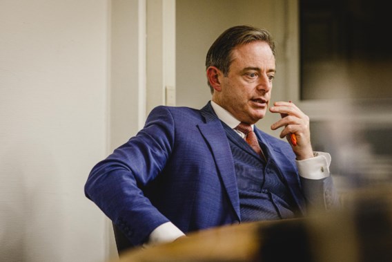 De Wever sluit door aanslagen getroffen bedrijven: ‘Zolang er zichtbare linken zijn, zal de dreiging blijven’