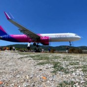 Airbus A321 scheert over hoofden van vakantiegangers: ‘Laagste landing ooit’