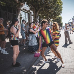 120.000 bezoekers op grootste Antwerp Pride Parade ooit