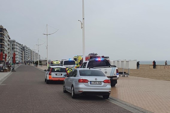 Drama op strand van Koksijde: vrouw overleden nadat ze bewusteloos uit water werd gehaald door redders