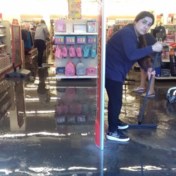 Zware regenbui zet straten en winkels in Gent onder water