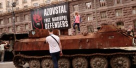 Oekraïne stelt vernietigde Russische tanks tentoon in de straten van Kiev