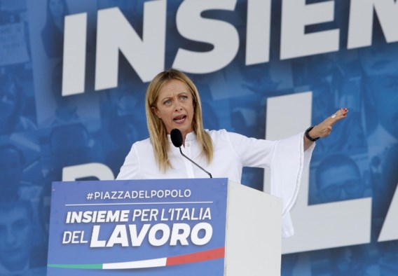 Radicaal-rechtse Italiaanse kandidaat-premier deelt beelden van verkrachting