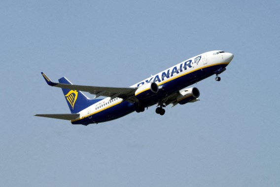 48 piloten slepen Ryanair voor rechter