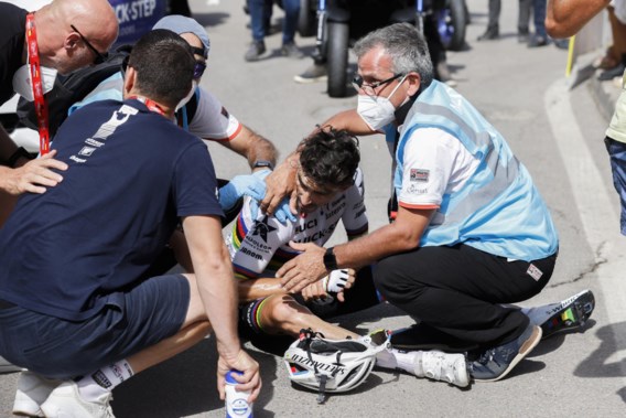 Evenepoel verliest meesterknecht: zware valpartij dwingt Alaphilippe tot opgave in Vuelta 