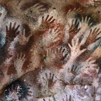 Handafdrukken van zo’n 13.000 tot 9.500 jaar oud in de Cueva de las Manos in Patagonië (Argentinië) 