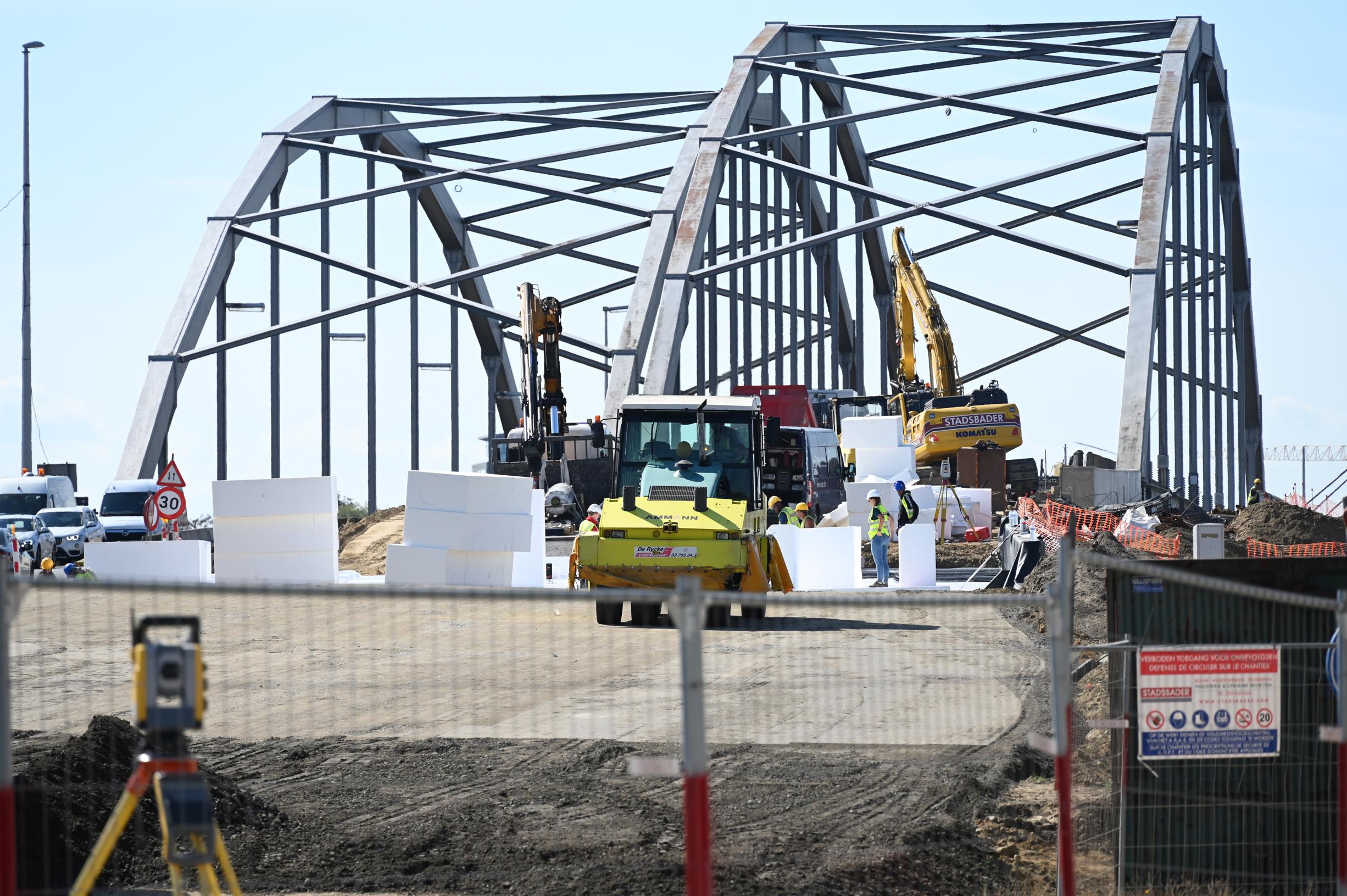 Eerste Verhoogde Kanaalbrug Aan Kempische Steenweg Hasselt Opent Op 10 ...