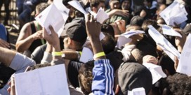 Asielcrisis Nederland: 'Honderden asielzoekers wachten tot iemand hun naam afroept. Elke dag opnieuw' 