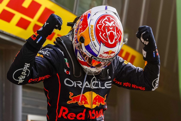 Max Verstappen bezorgt thuisfans opnieuw delirium met vlotte zege in Zandvoort