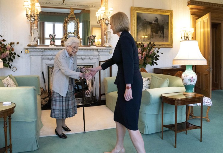 Boris Johnson geeft fakkel met veel zelfvertrouwen door aan Liz Truss: ‘Trots dat ik m’n beloftes heb waargemaakt’