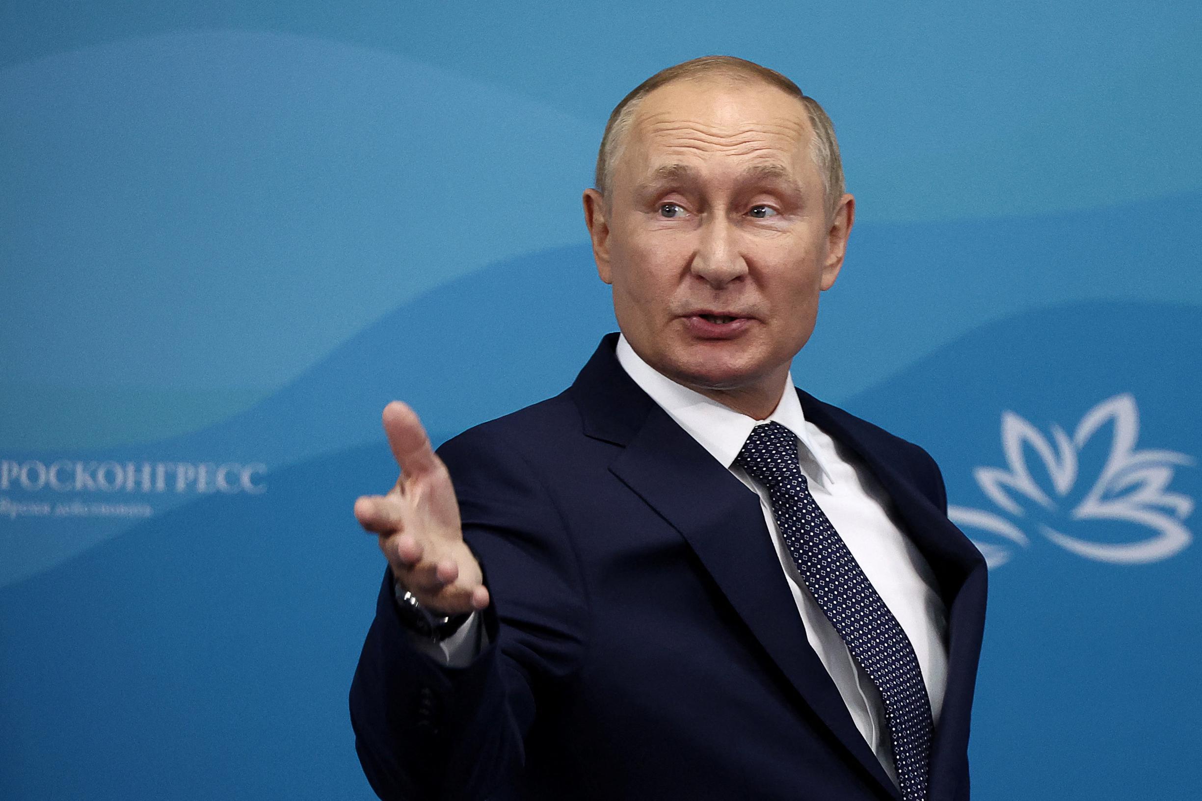 Putin: smetteremo di fornire petrolio o gas se i prezzi saranno limitati