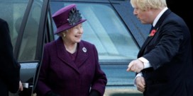 Britse oud-premiers brengen parlement aan het lachen met anekdotes over de Queen
